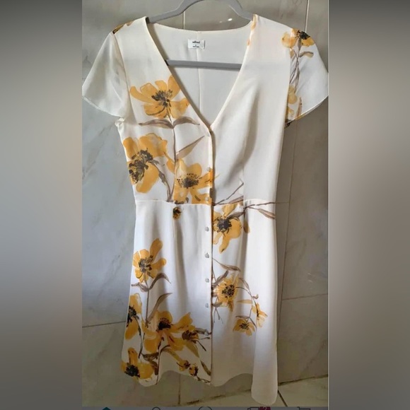 Nazaire dress aritzia - Picture 3 of 3